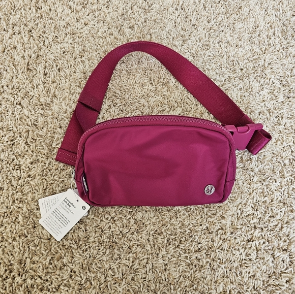 Lululemon everywhere belt bag - Picture 2 of 8